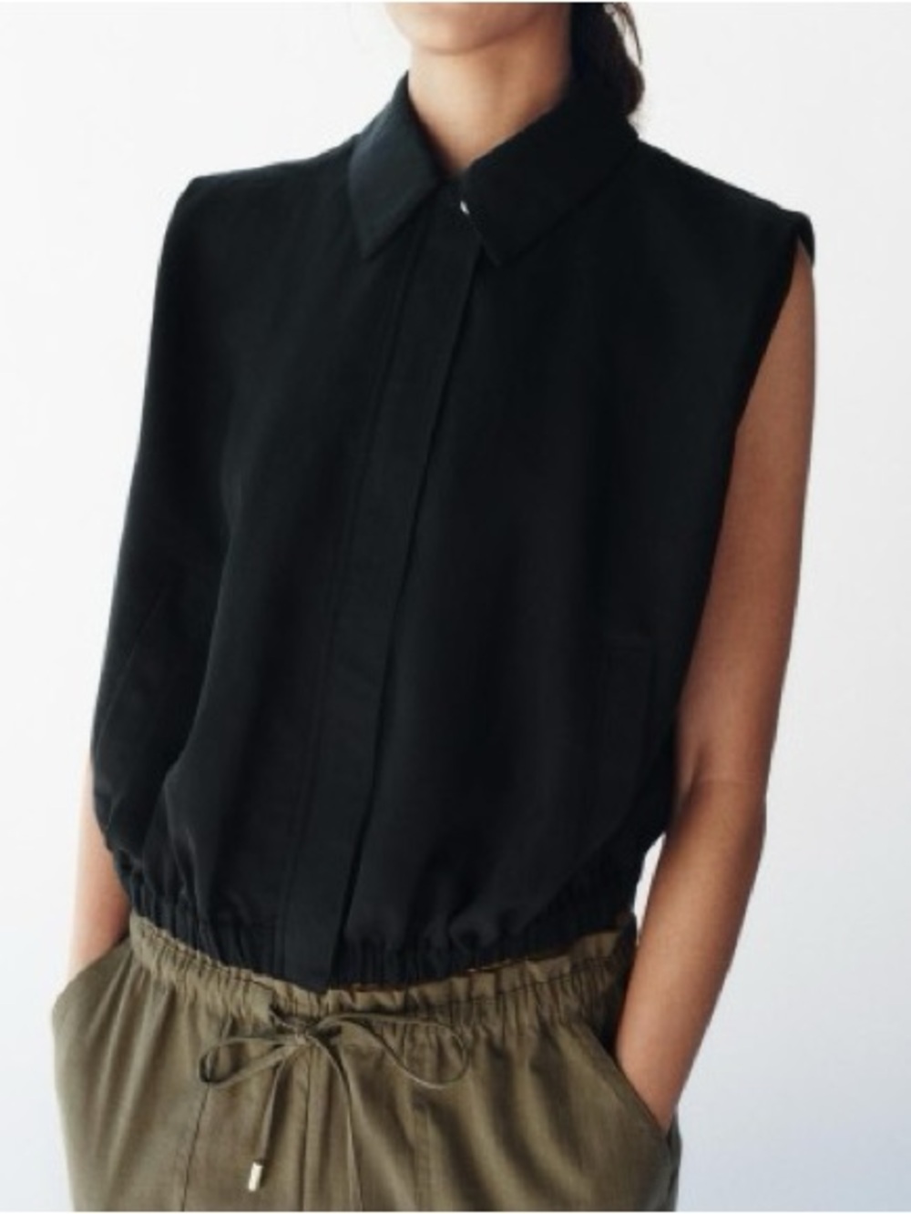 Sleeveless Collared Black Zippered Top with Elastic Hem